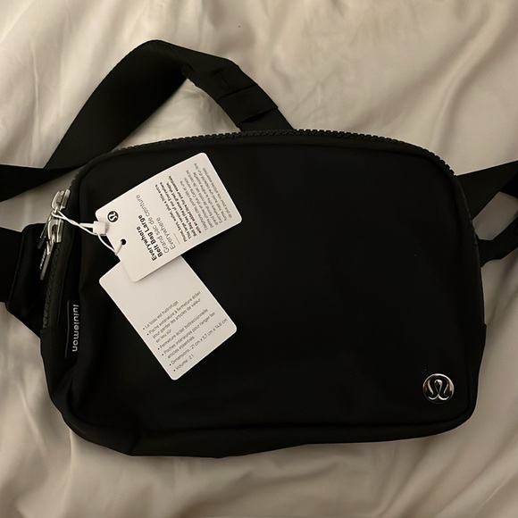Lululemon everywhere belt bag large NWT - Picture 6 of 9